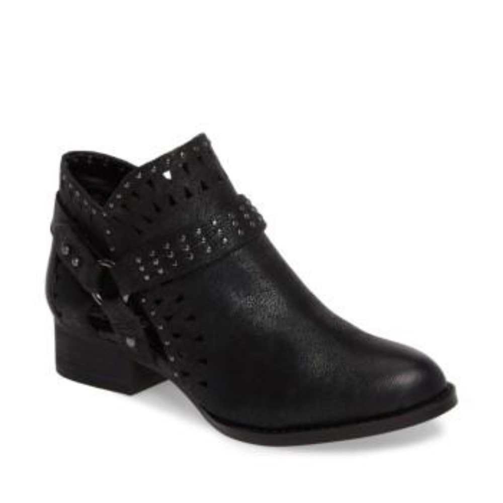 VINCE CAMUTO Calley Cutout Bootie Black Leather 6
